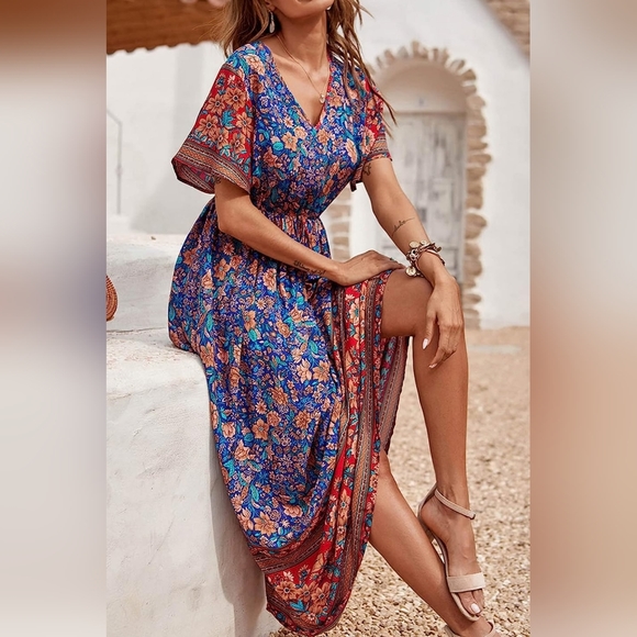 boutiques Other - Bohemian Pretty Garden A-line Little maxi dress v-neck Floral Multi size.med